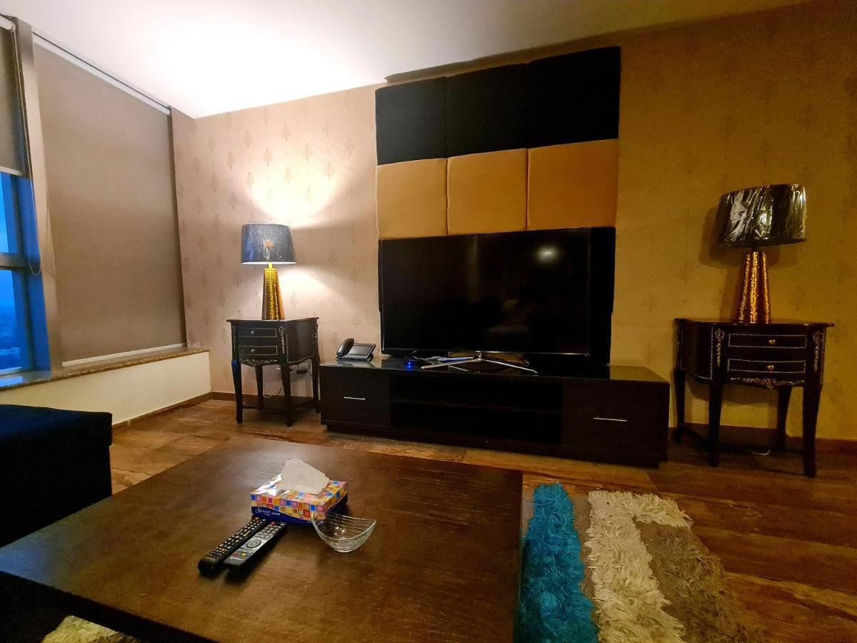 Royal Residencia Centaurus Apartment Исламабад Екстериор снимка