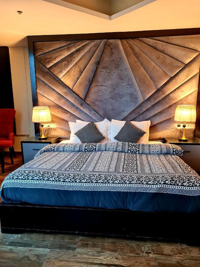 Royal Residencia Centaurus Apartment Исламабад Екстериор снимка