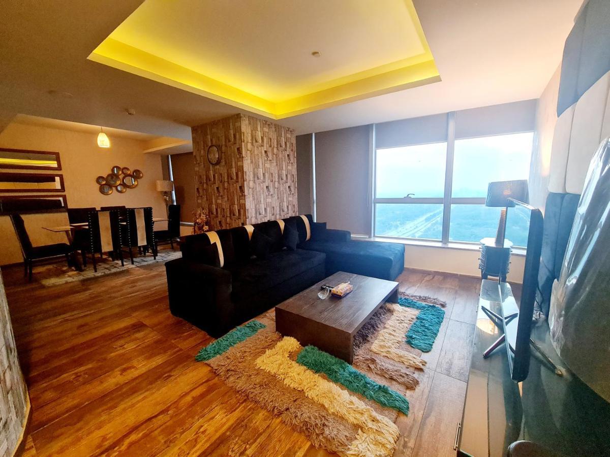 Royal Residencia Centaurus Apartment Исламабад Екстериор снимка